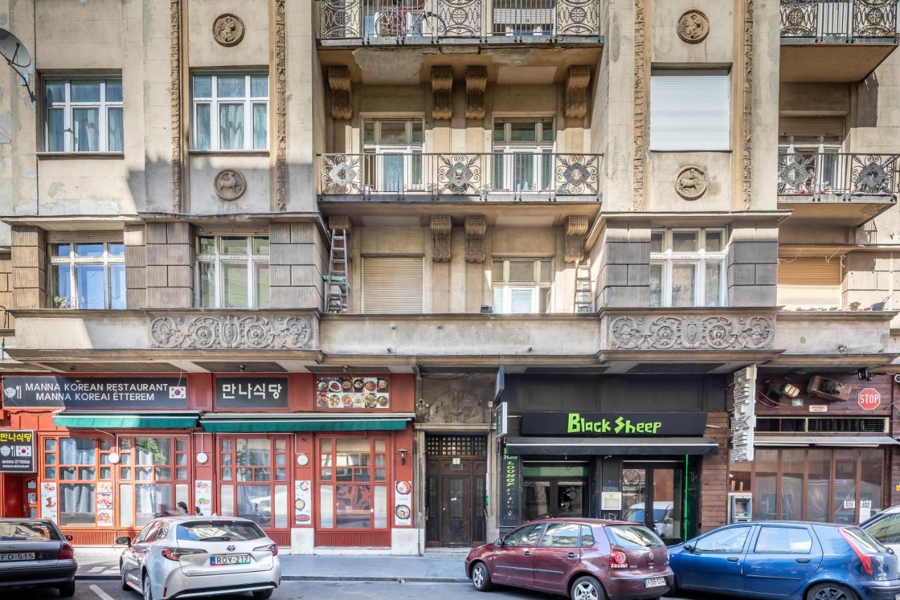 Huge Apartment In The City Center — Photos 1