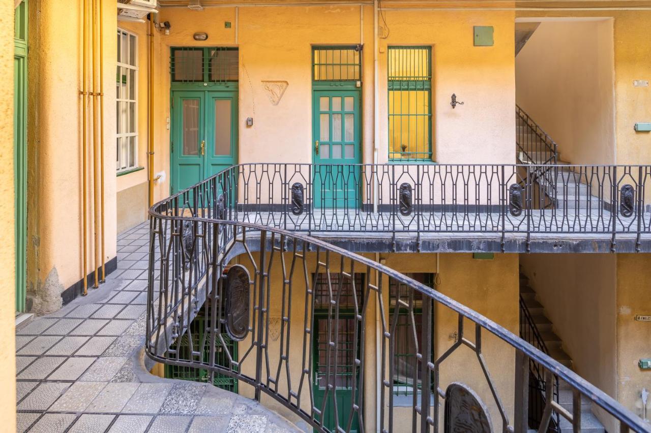 Huge Apartment In The City Center — Photos 2